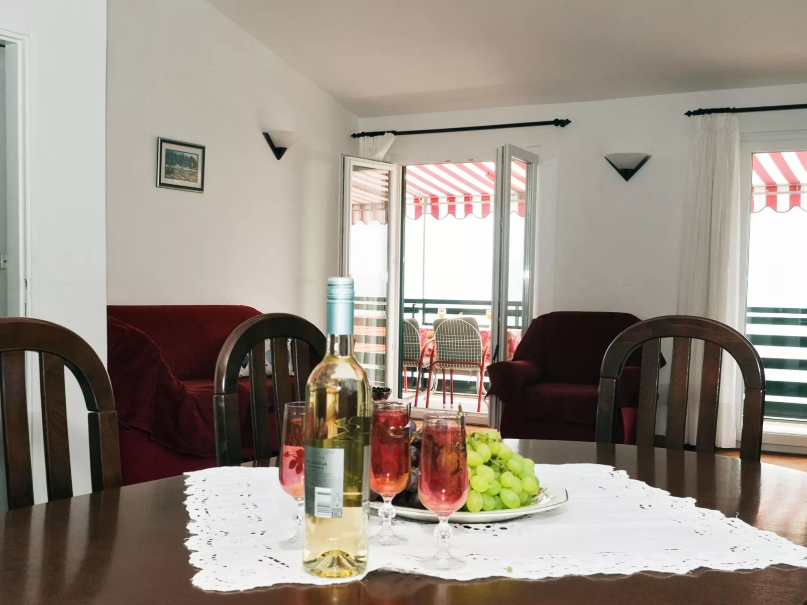 Große Ferienwohnung in Duće mit Privatem Balkon und Meerblick-Inside