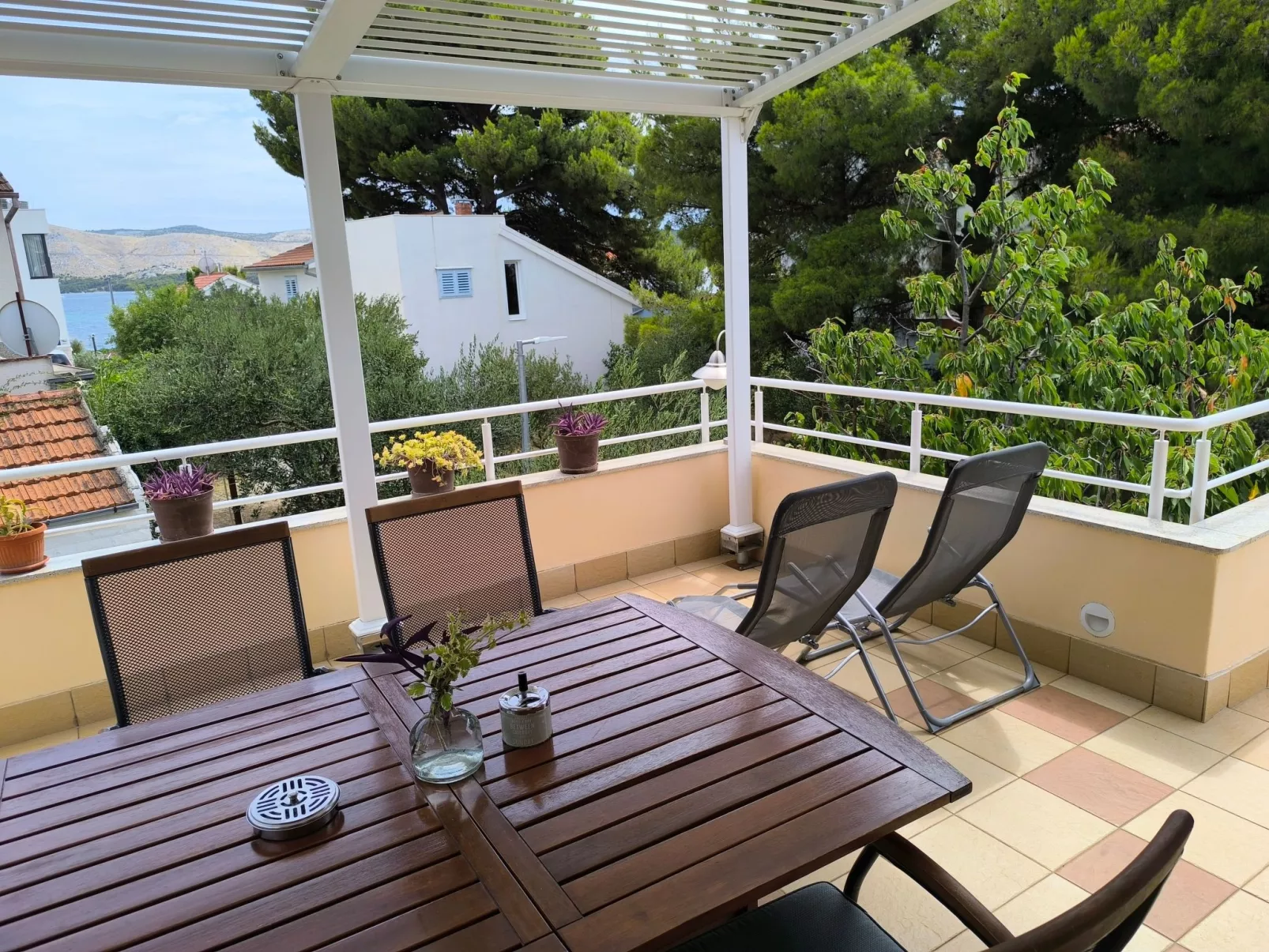 Für 3 Personen  + 1 Kind ca. 68 m&sup2; in Žaboric, Dalmatien (Gespanschaft Sib-Outside