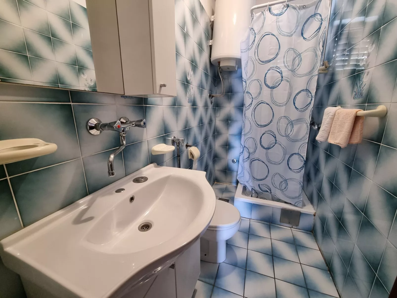 Wohnung mit Balkon mit Meerblick-Drinnen