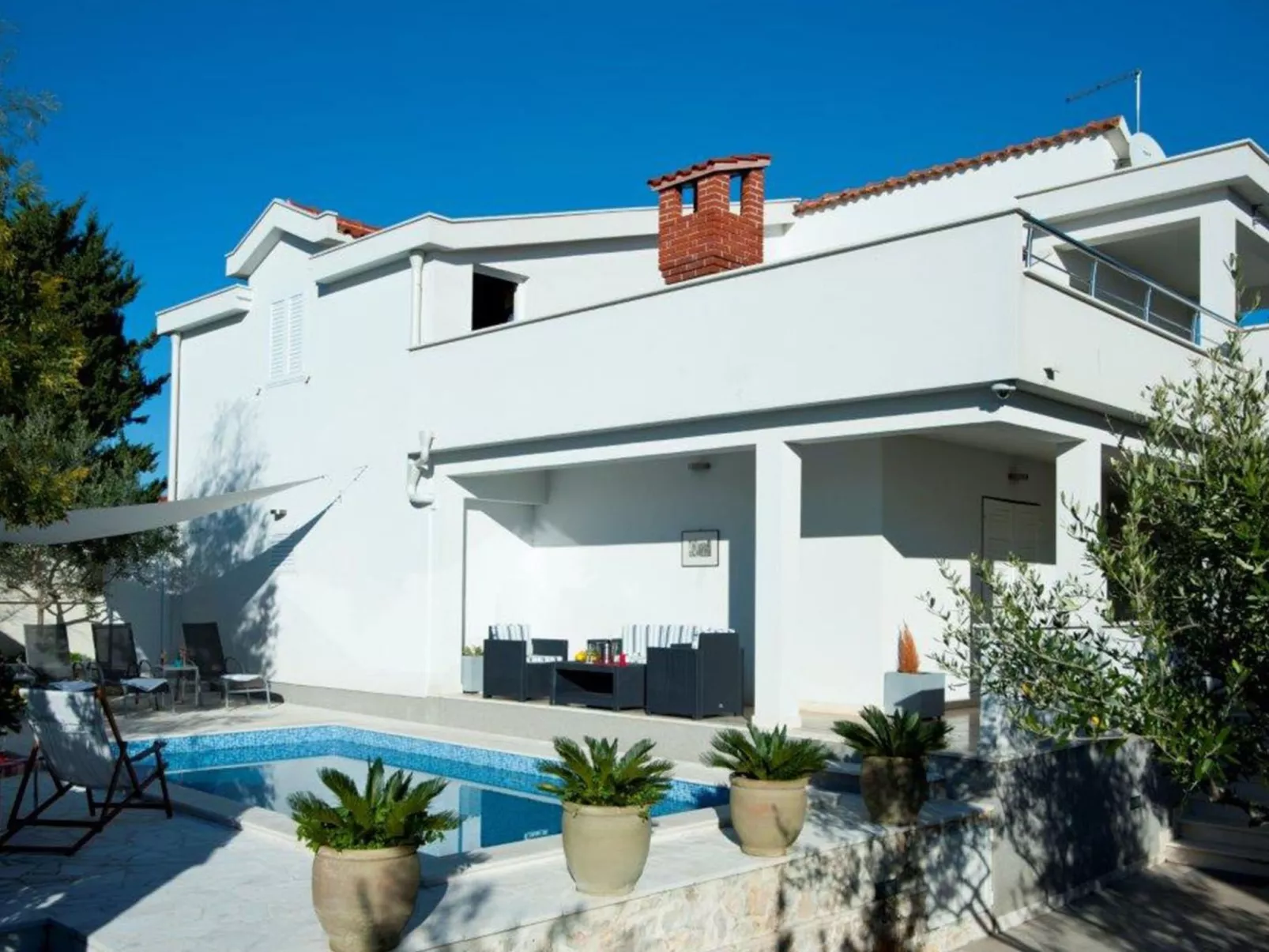 Charmante Villa Layla mit Meerblick und Pool-Draußen