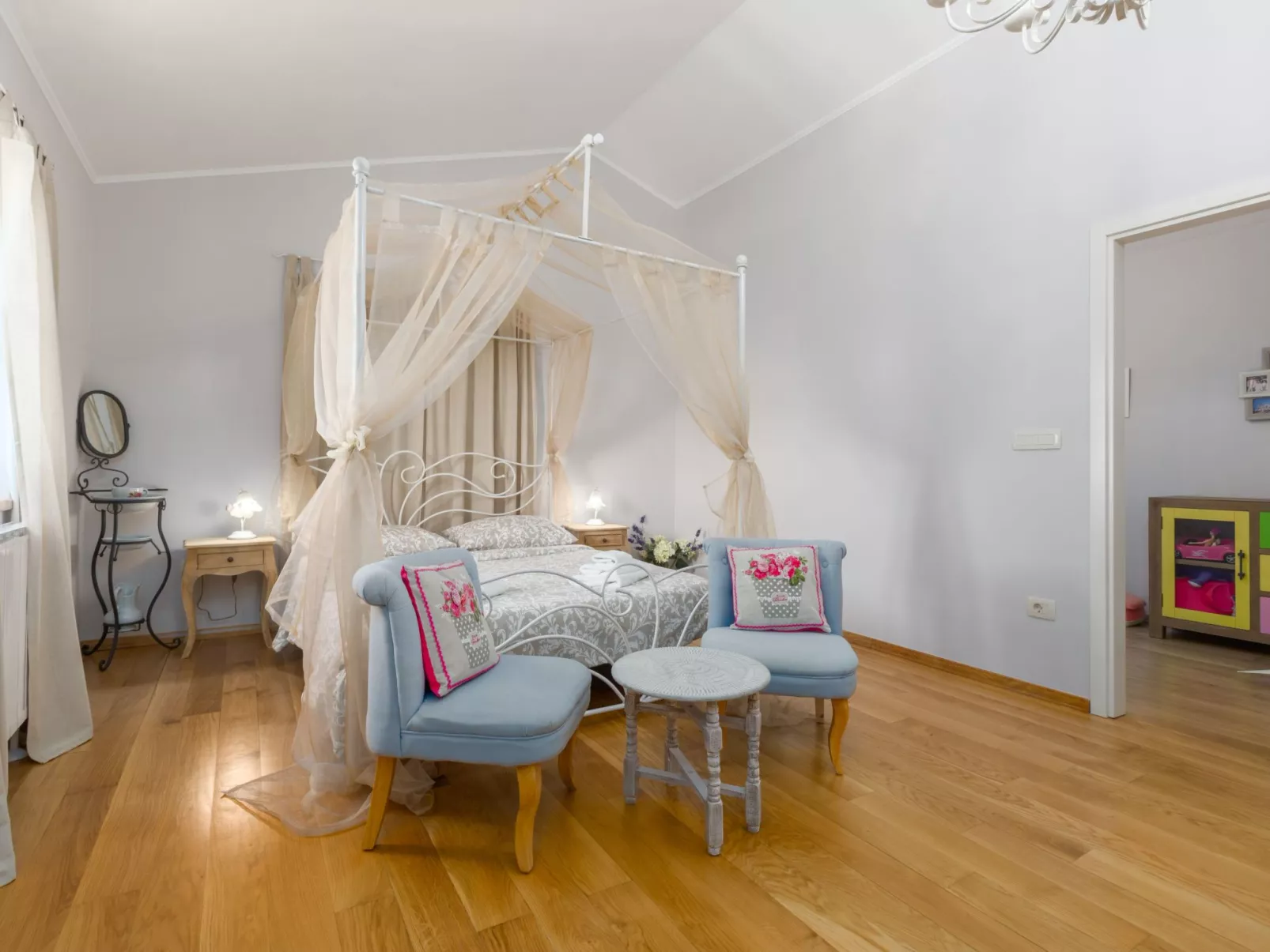 Villa mit Pool, Garten und Sommerküche-Inside