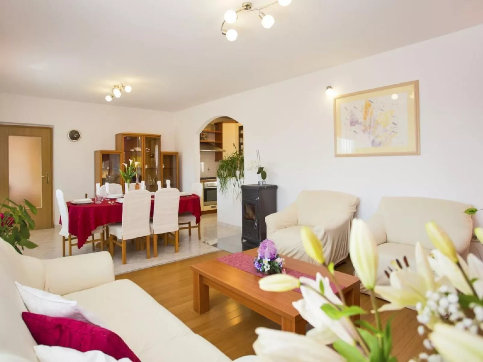 Im Dorf Kujići-Inside