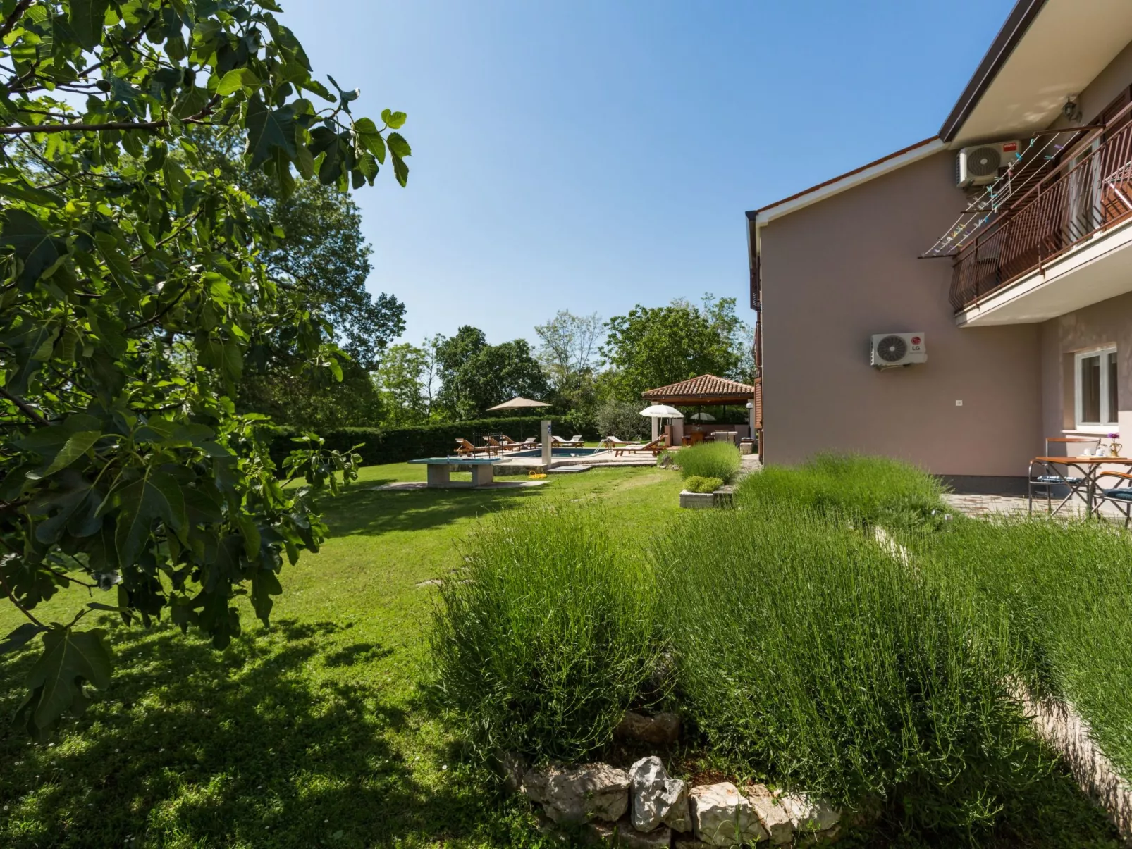 Villa Morena-Draußen