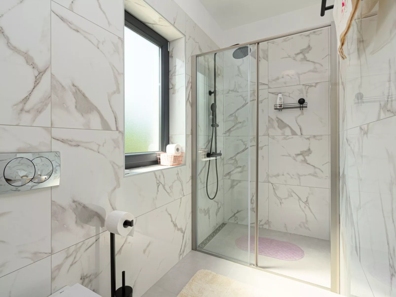 Modern 300m² Villa - King Beds and Leisure Zone-Inside