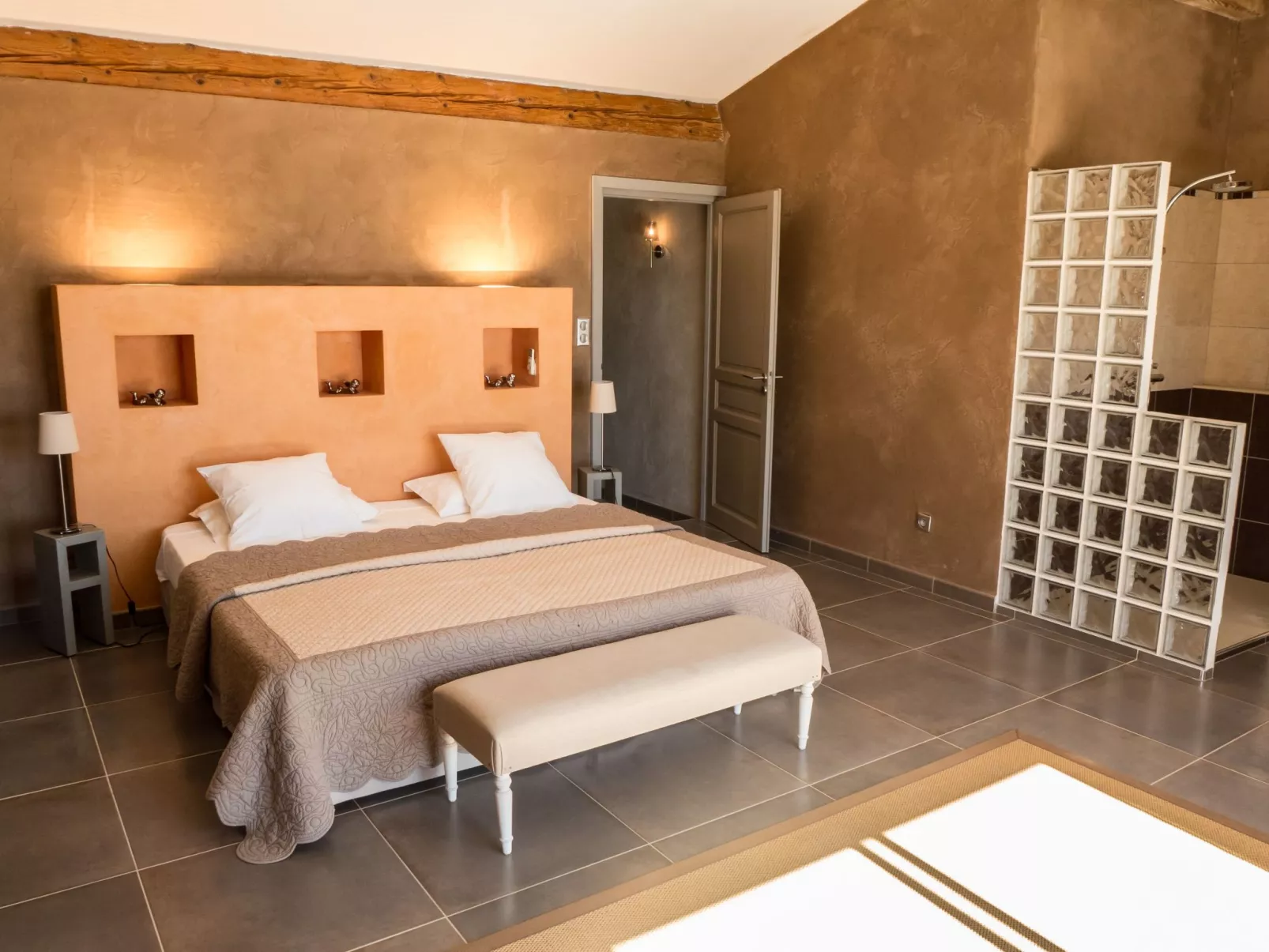 2 hochwertige Mas mit privatem Pool und Blick auf die Landschaft-Drinnen