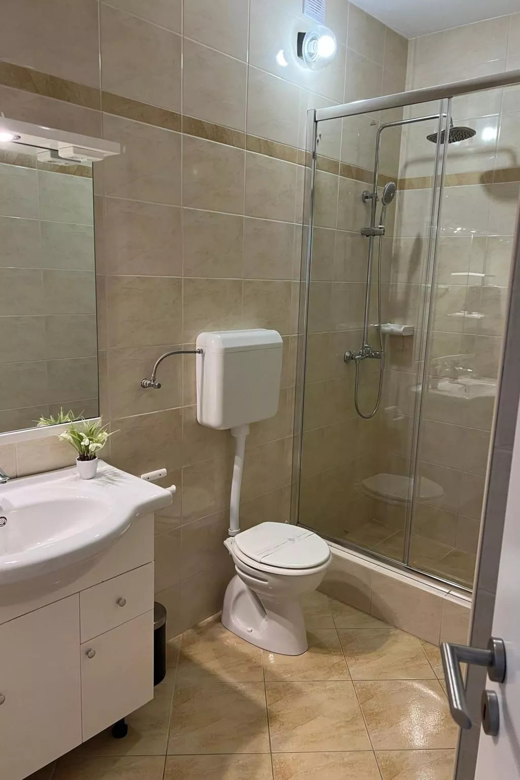 In Jadranovo mit Schönem Balkon-Dedans