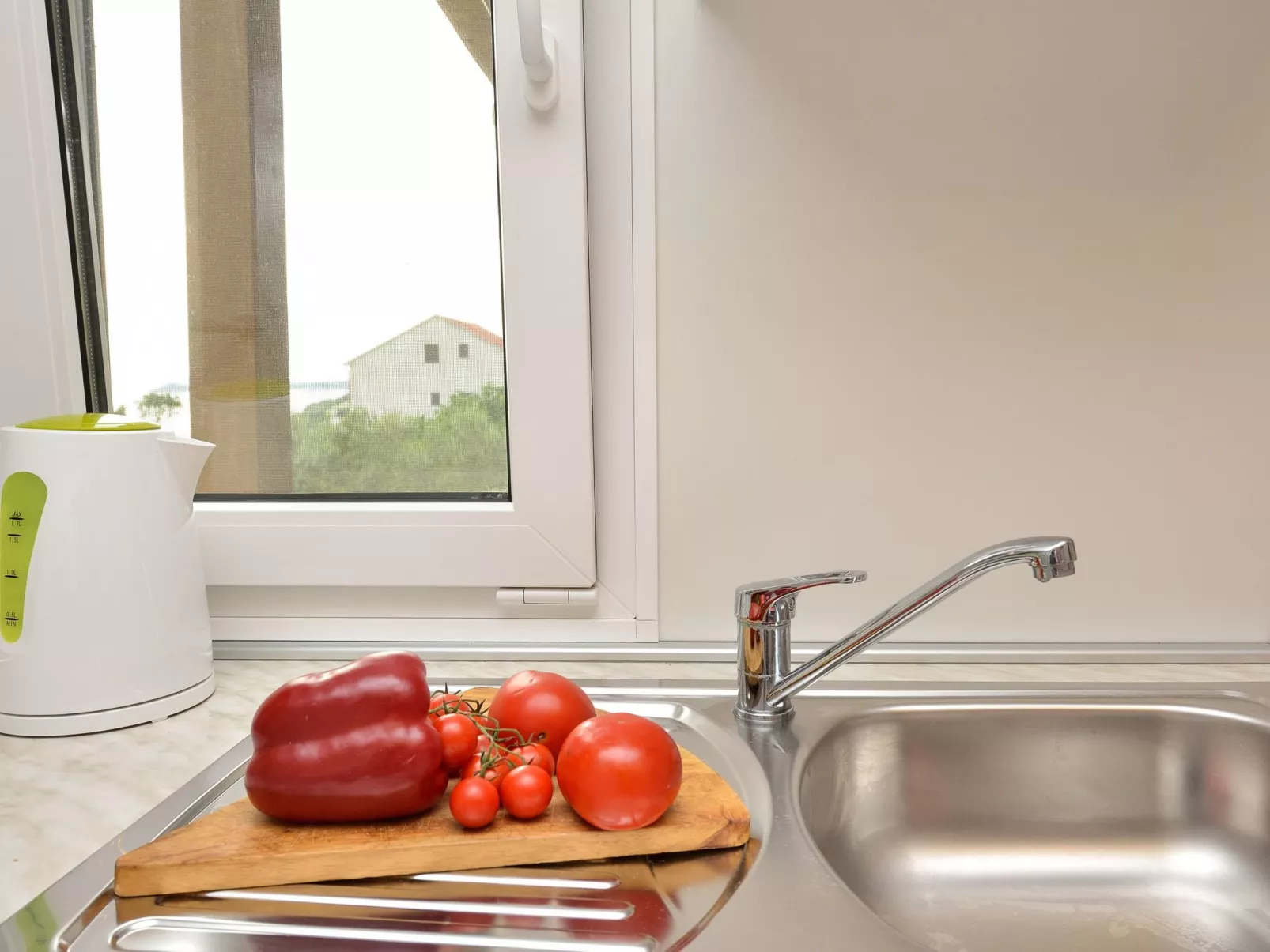 Mobilheim mit Blick auf das Wasser-Inside