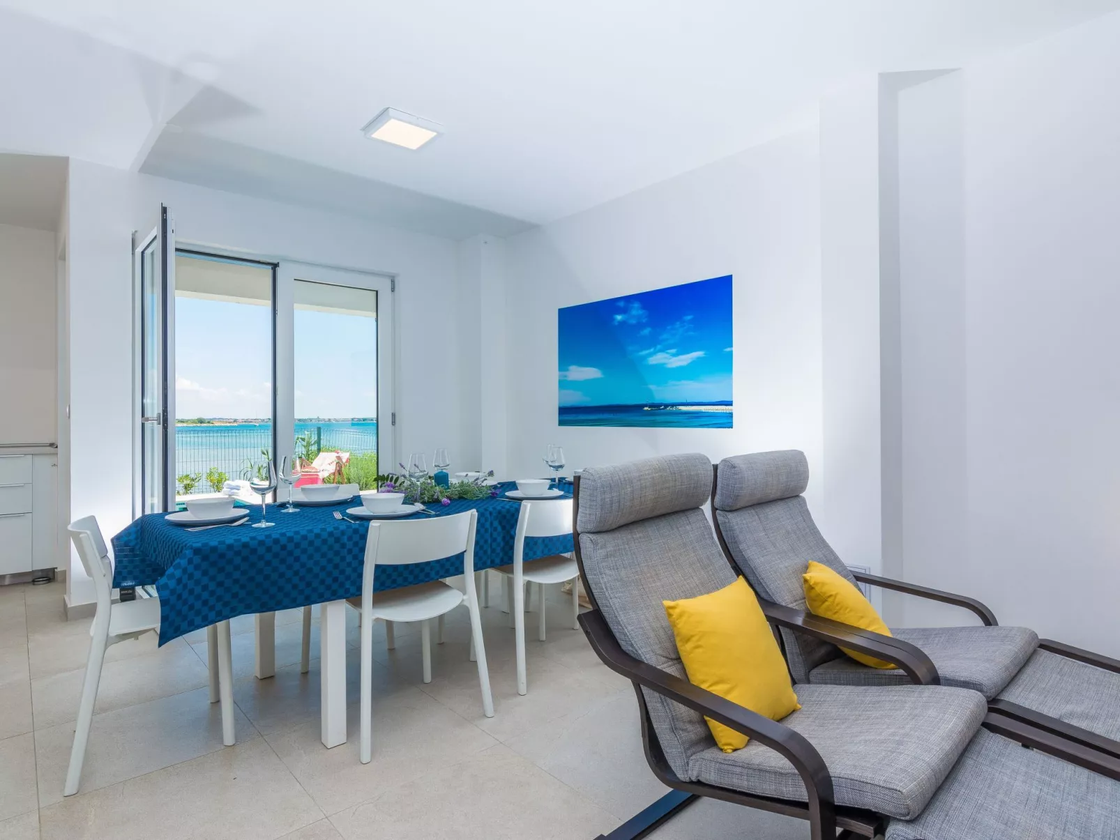 Strandvilla "Miri Olive" mit beheiztem Pool-Drinnen