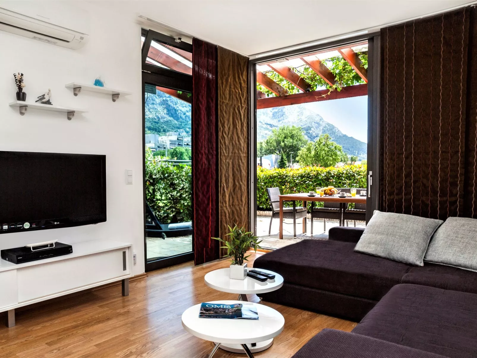 Ein luxuriöses Apartment in der Nähe des Zentrums, am Flussufer-Inside