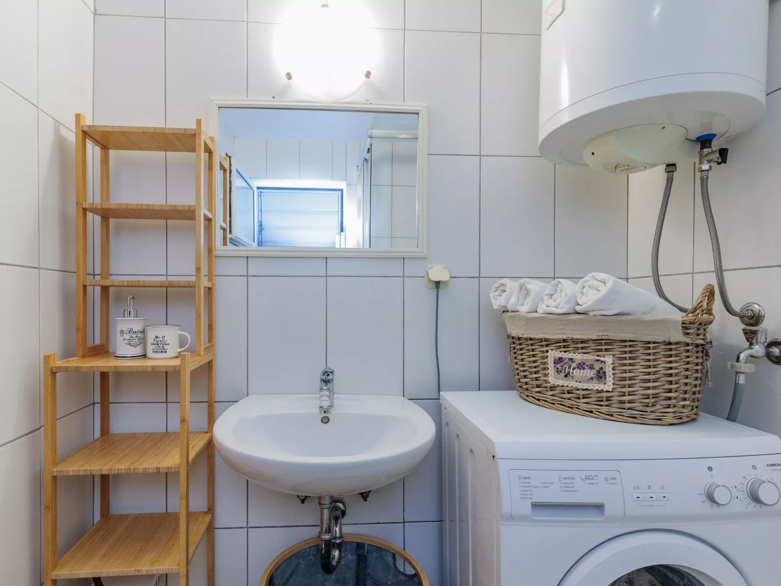 Traditionelles Steinhaus am Meer in Preko-Drinnen