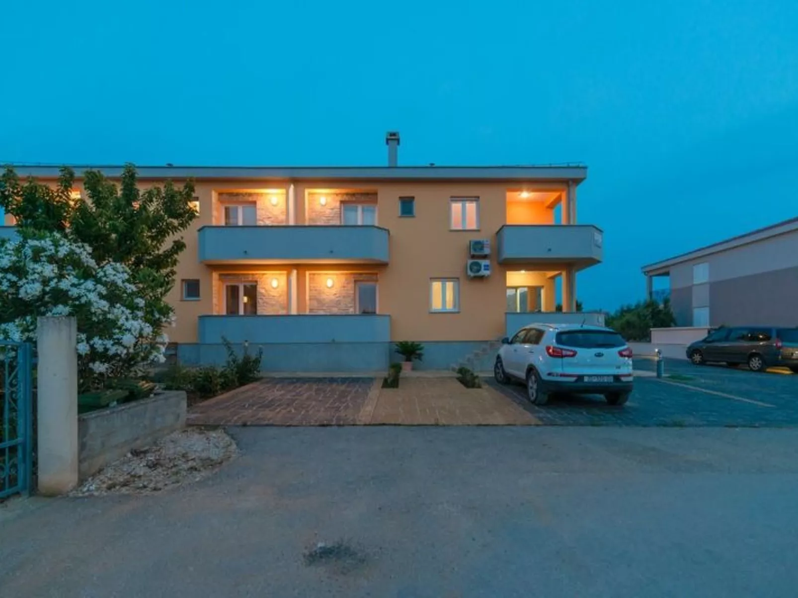 Wohnung "Maestral 03" direkt am Strand-Draußen