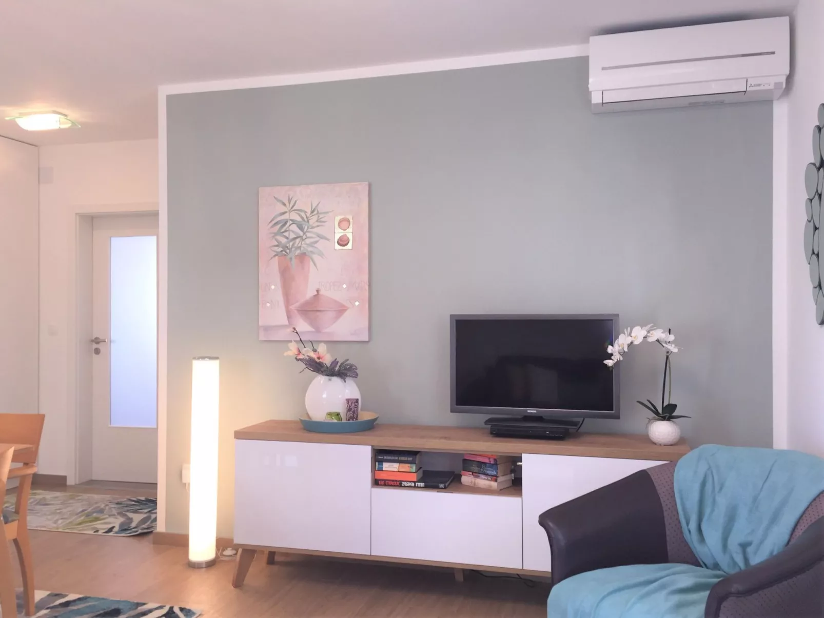 Klimatisierte Ferienwohnung in Okrug Gornji mit Gepflegtem Garten und Seeblick-Inside