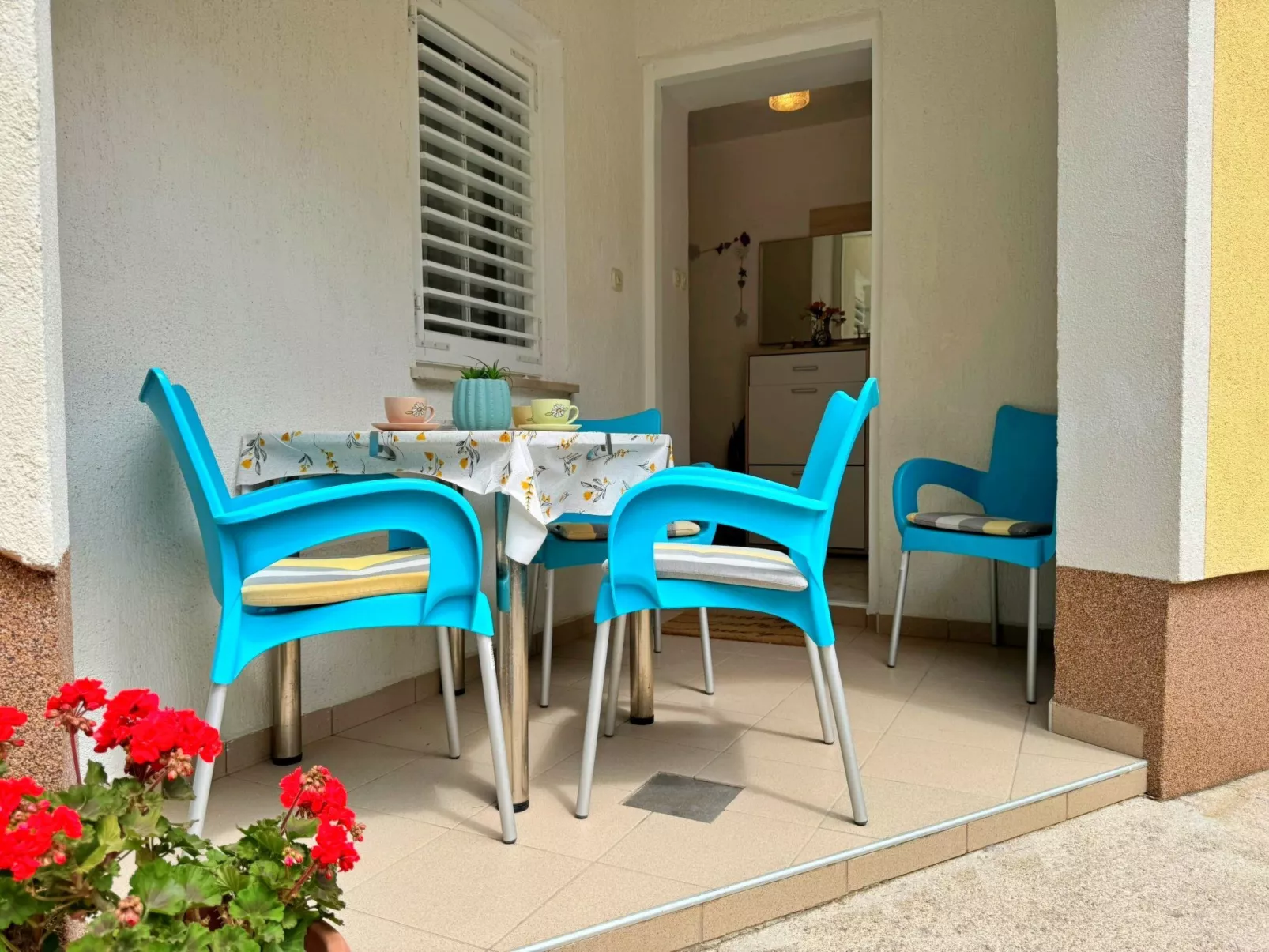 Apartment Car-Dehors