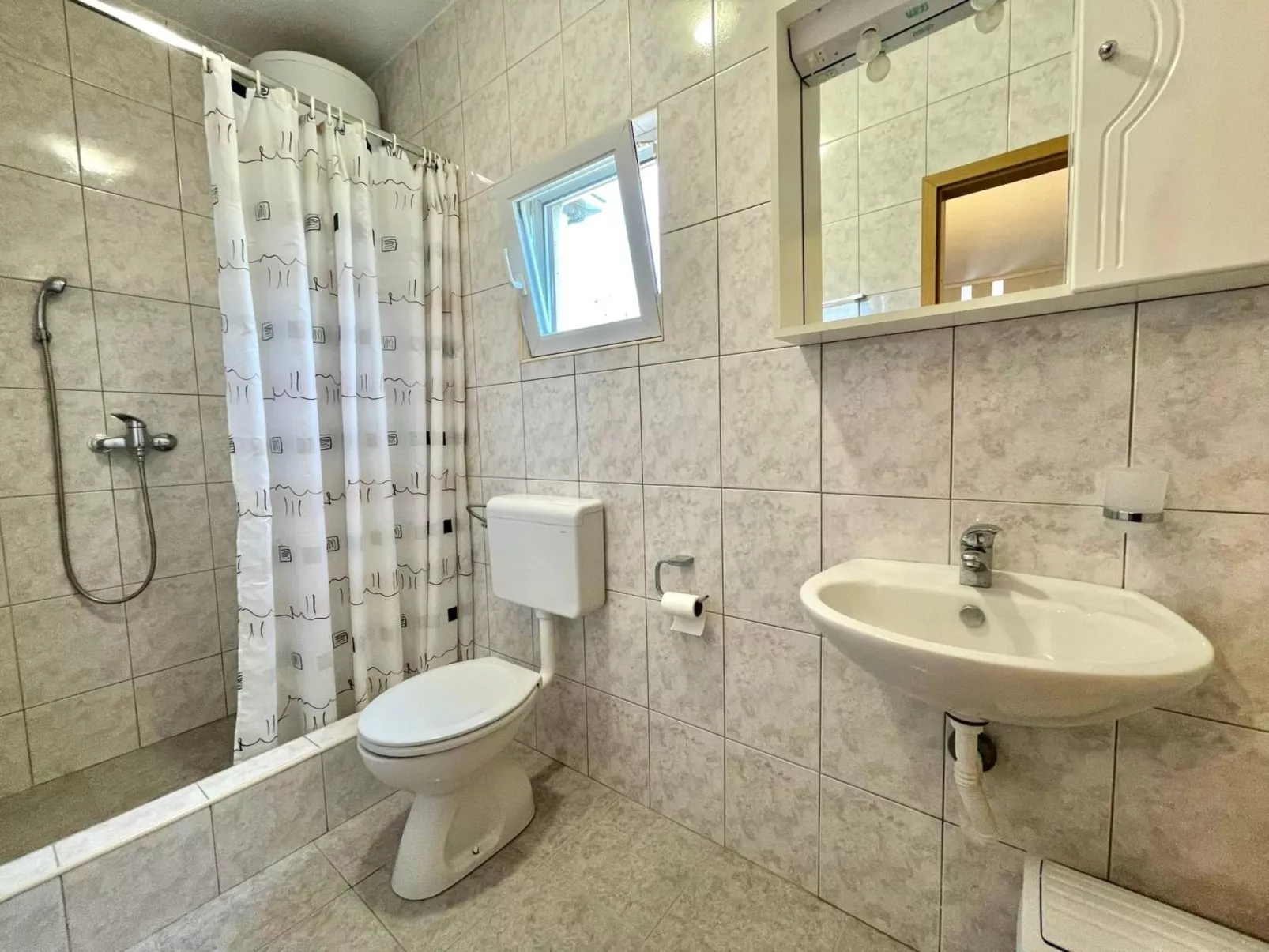 Wohnung in Jadranovo mit Schönem Balkon-Dedans