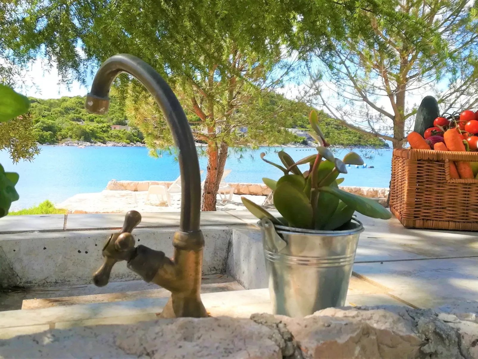 Anwesen mit Blick auf das Wasser-Draußen