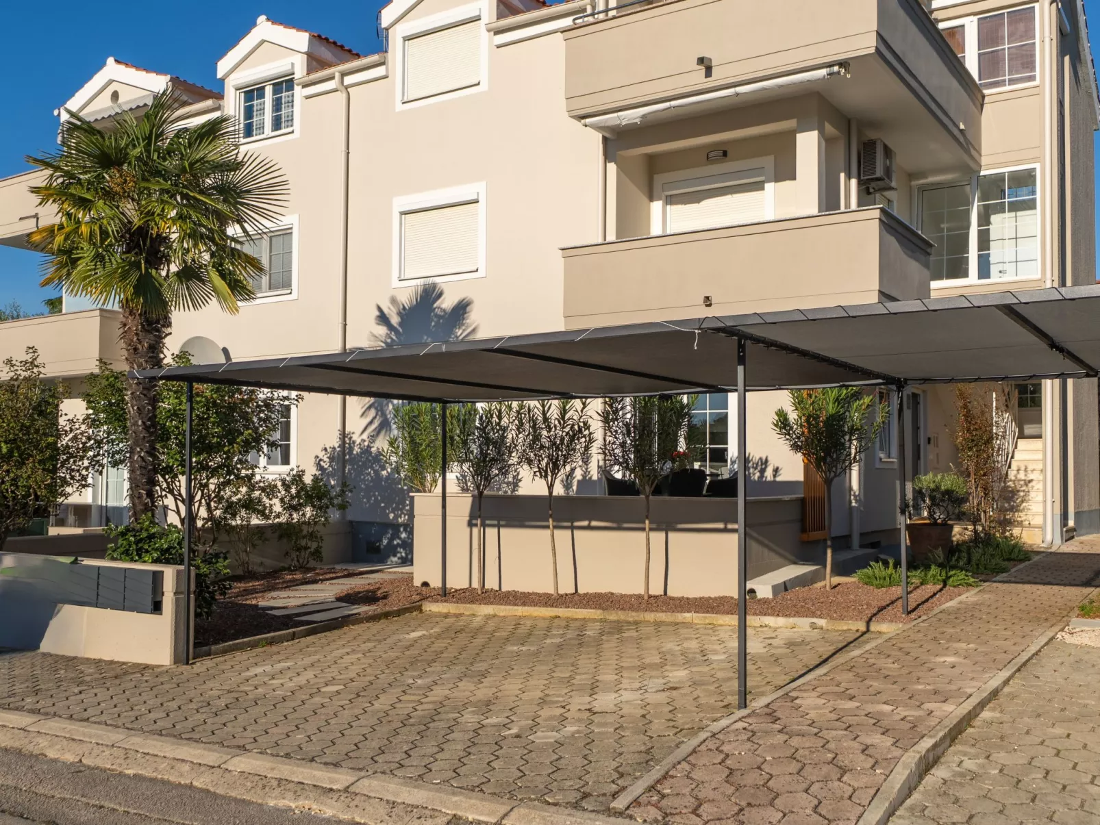 Sara Premium-Draußen