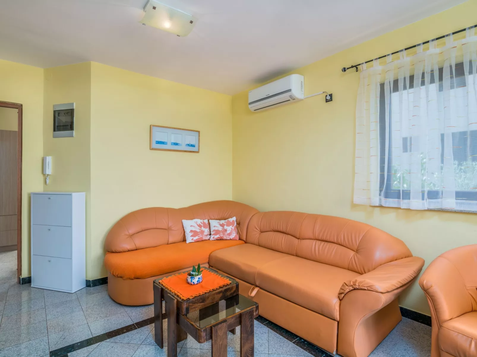 Mit Klimaanlage und Balkon-Drinnen