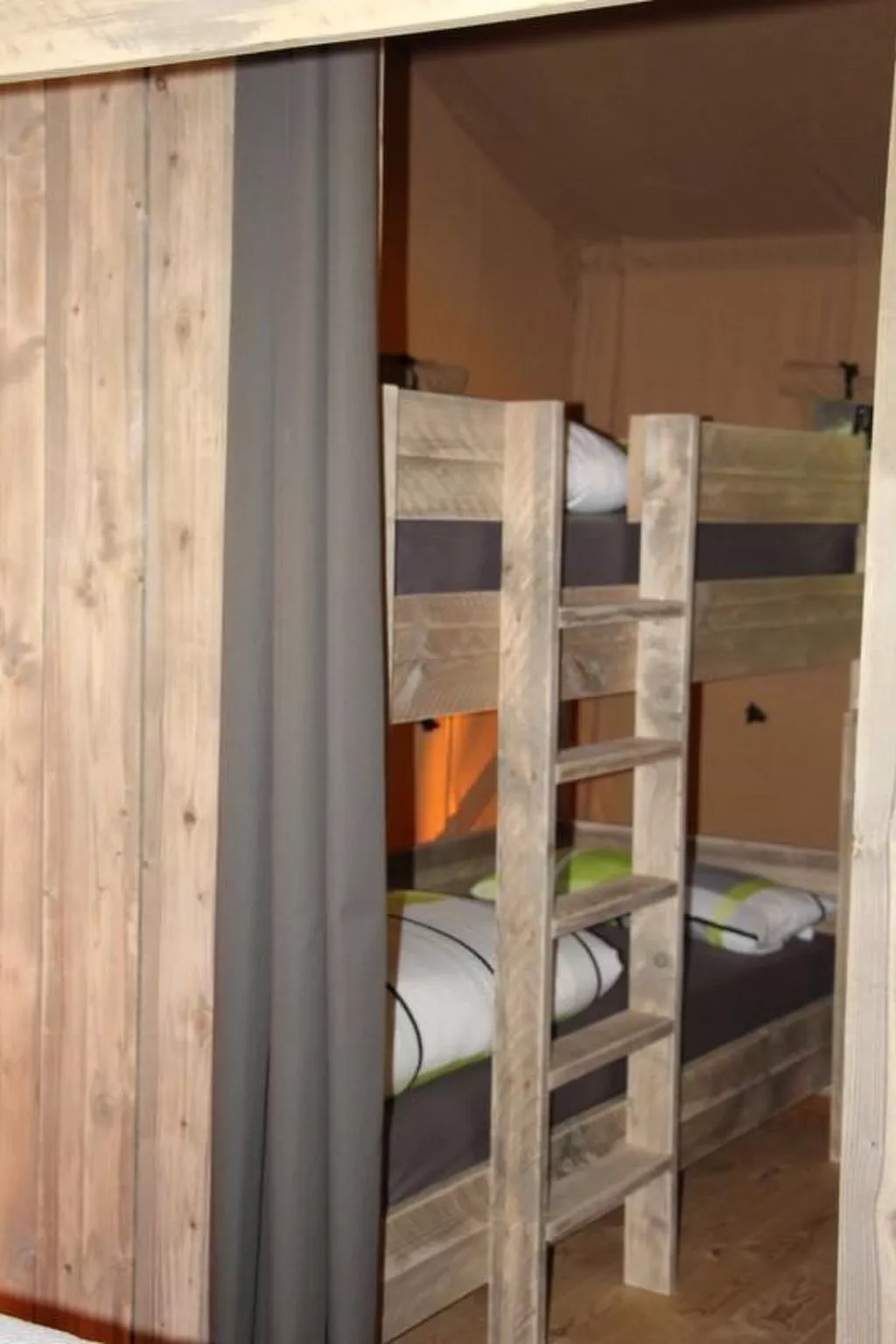 Safarizelt in Hohenlychen mit Garten und Grill-Dedans