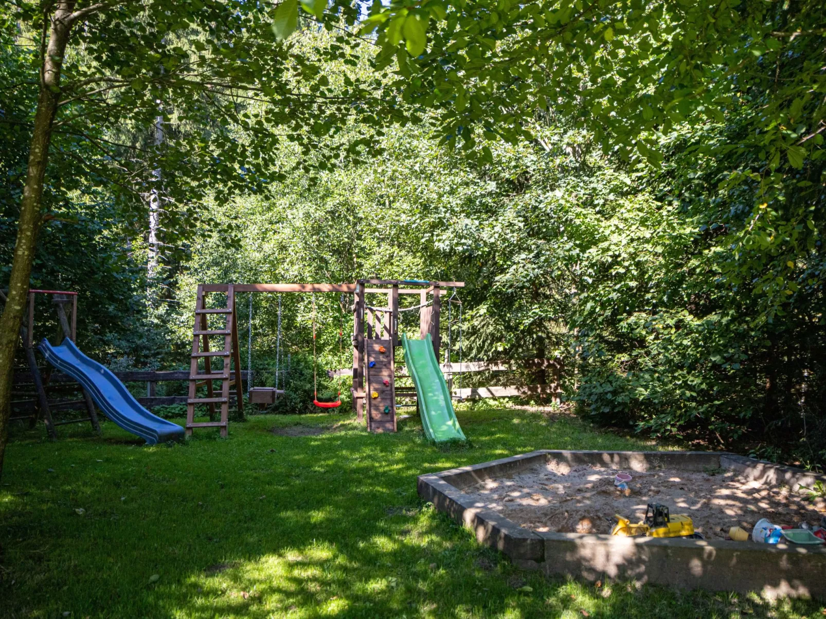 Mit Balkon und zwei Schlafzimmern-Draußen