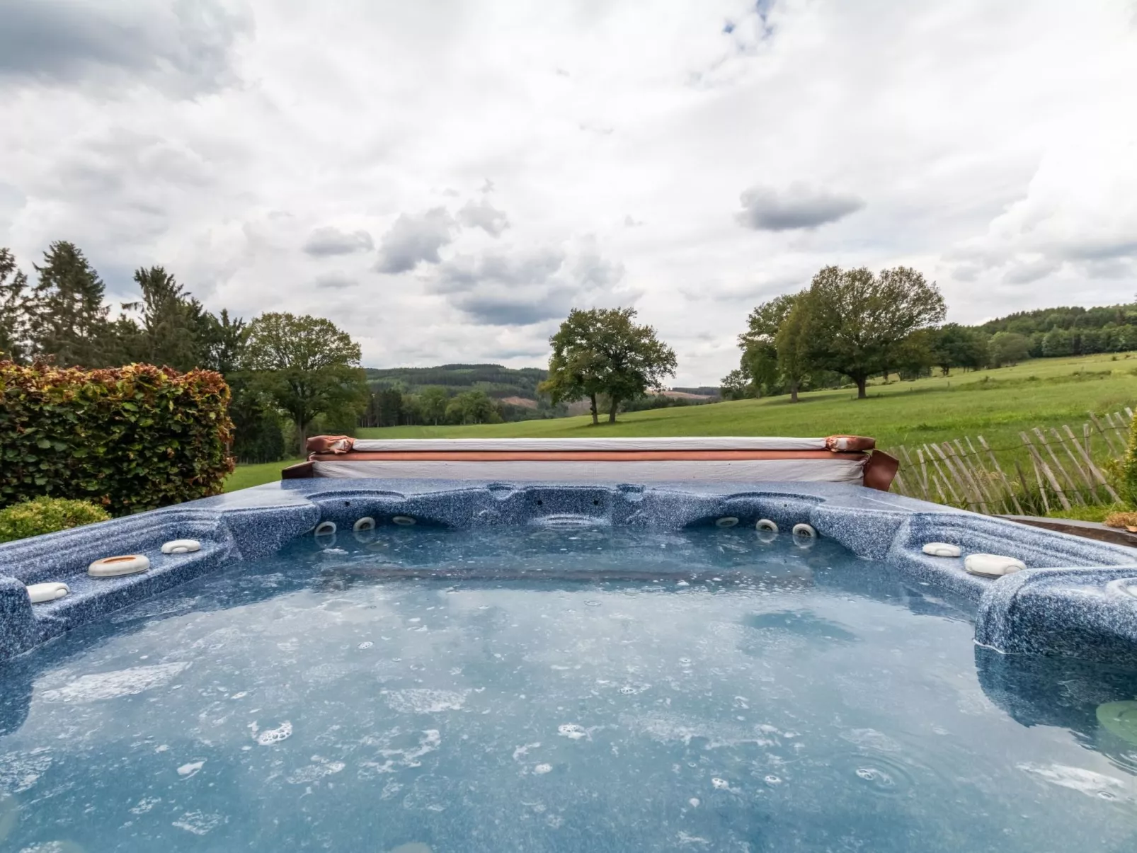 Villa "Spineux" Schwimmbäder/Whirlpool/Sauna 11pers-Draußen