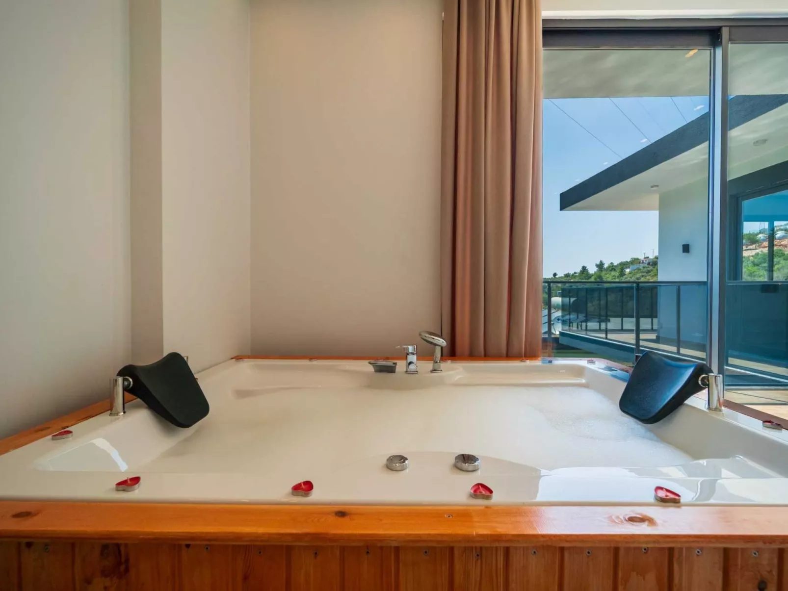 Romantische Luxusvilla "Sard 1" mit Jacuzzi-Drinnen