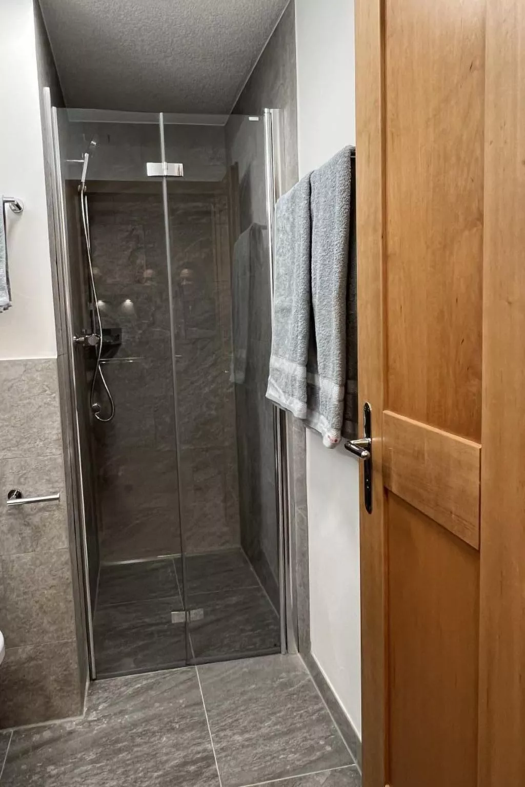 Studio mit traumhaftem Blick auf das Matterhorn-Image-tags.info