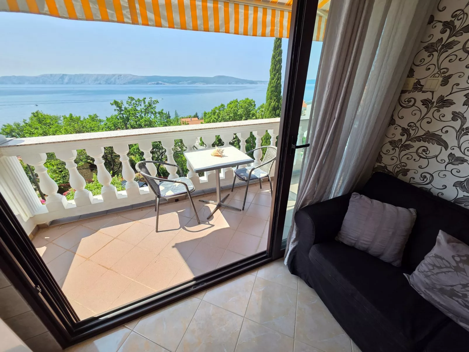 Wohnung für 2 Pers. mit Balkon-Drinnen