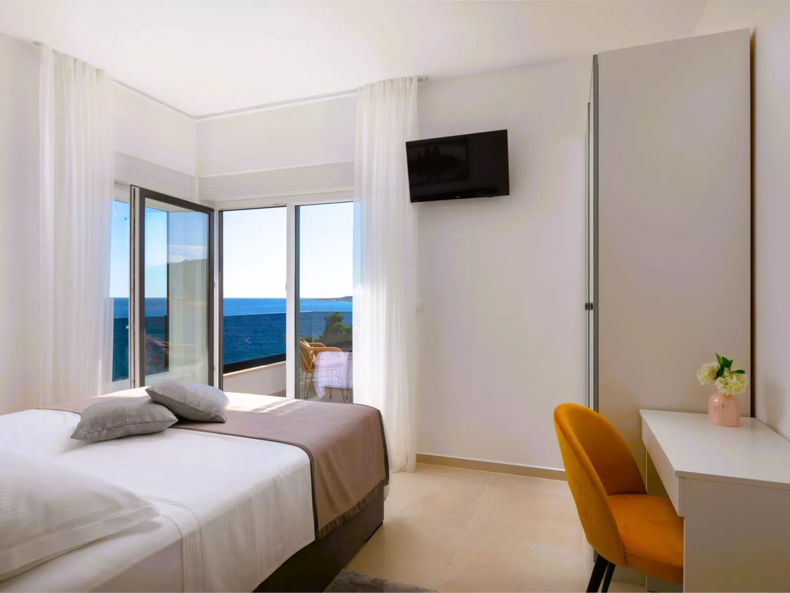 Luxuriöse Villa Dolce Vita direkt am Meer mit privatem Pool und Parkplatz-Drinnen