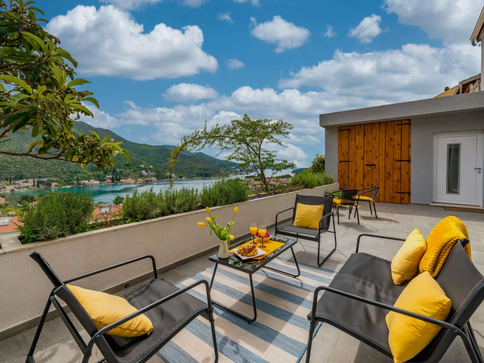 Moderne Villa mit Infinity-Pool und atemberaubendem Meerblick Dia-Image-tags.info