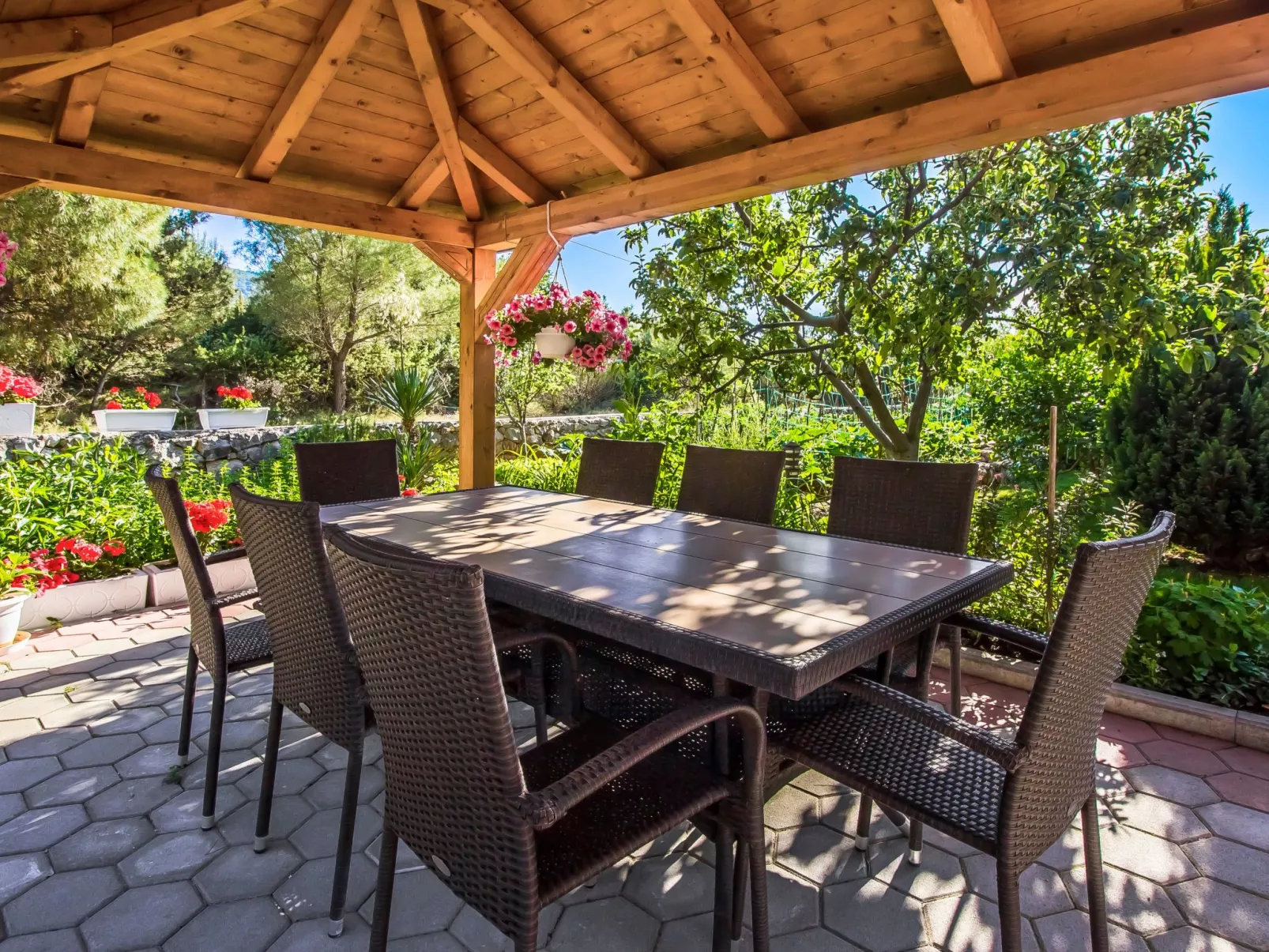 Mit Blick auf das Wasser-Outside