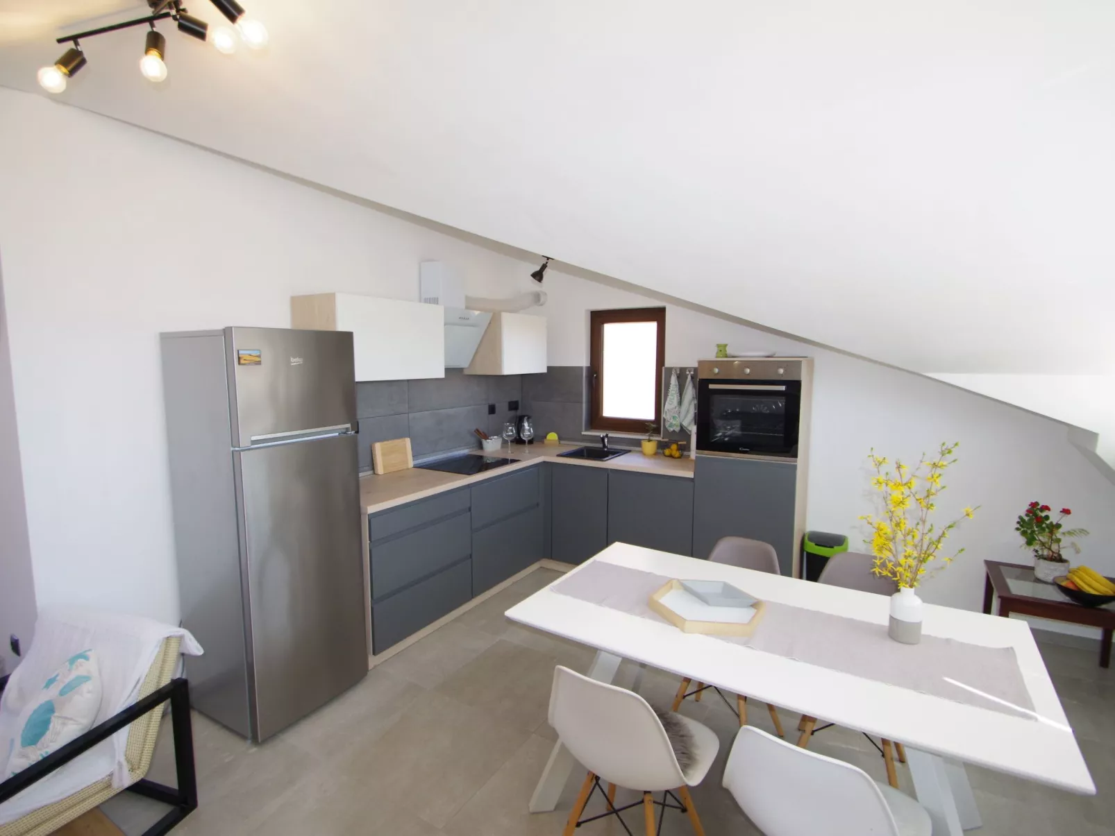 In Valbandon mit schönem Balkon-Dedans