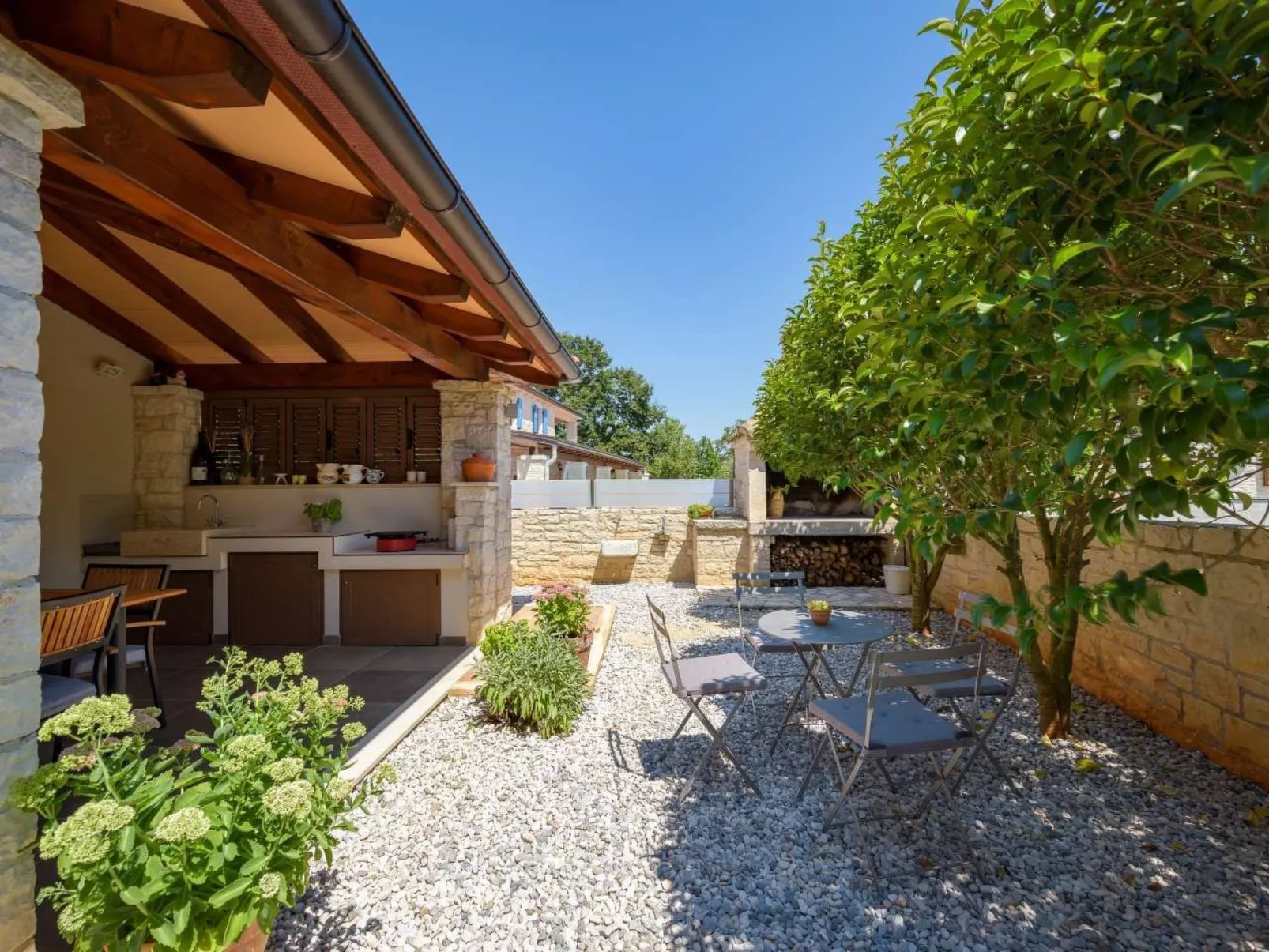 Villa Crystal-Draußen