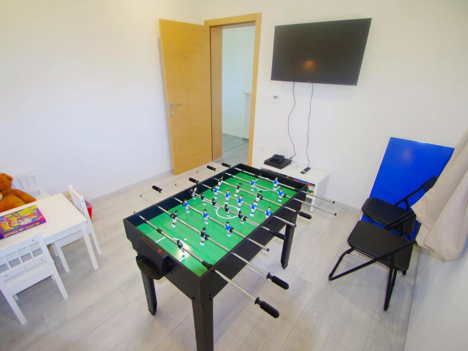 Mit privatem Pool, Dorf Šišan-Drinnen