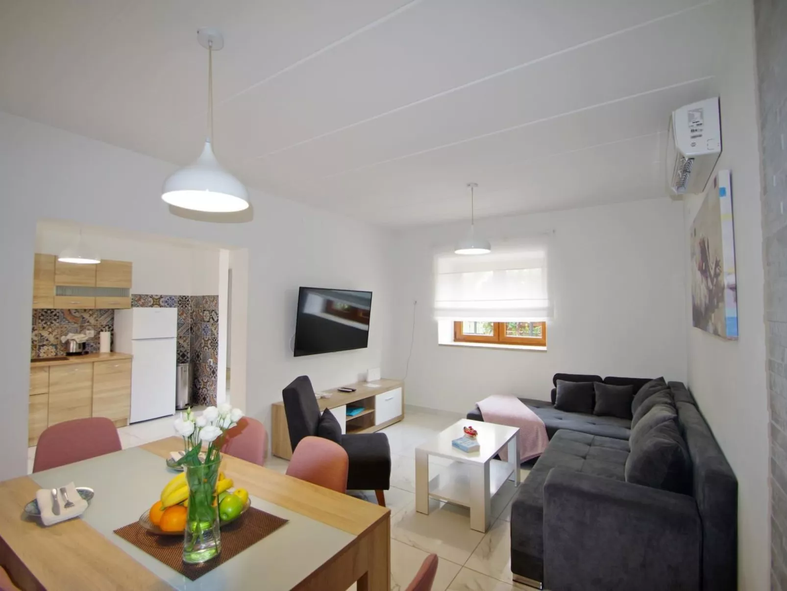 Wohnung "Viola Marija" mit Terrasse-Dedans