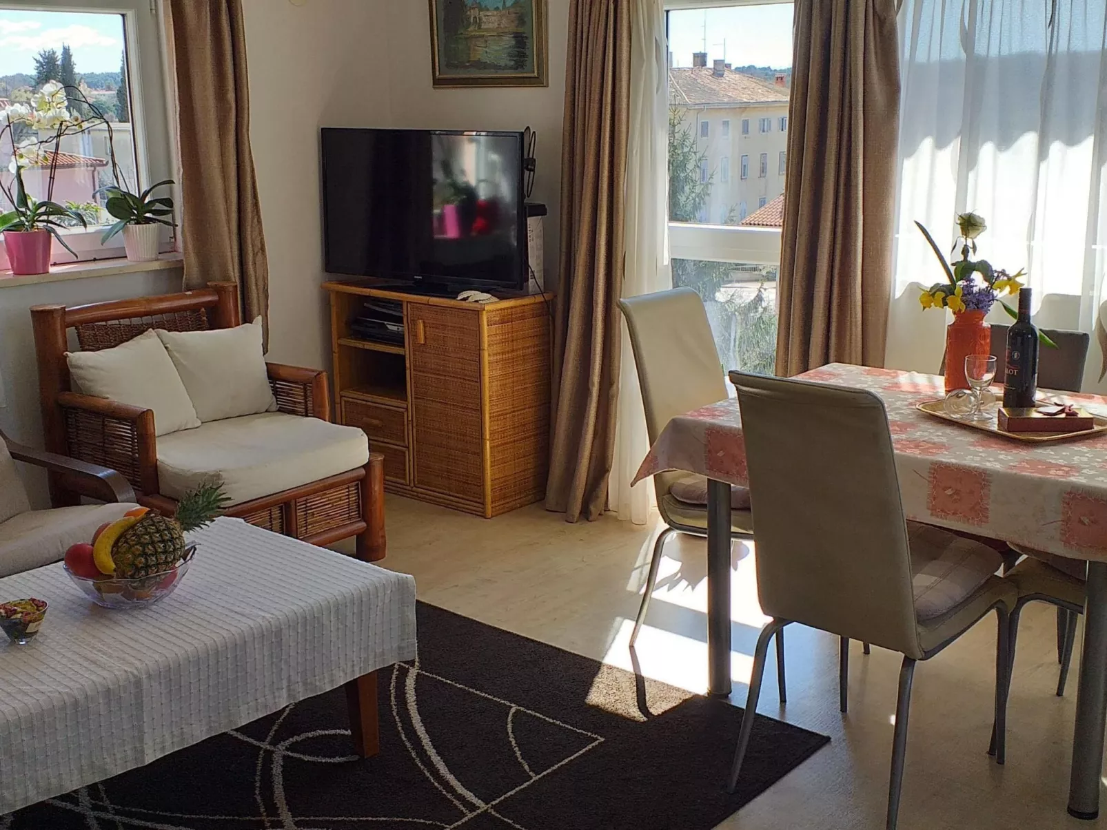 "Neue Wohnung" mit Privatparkplatz-Dedans