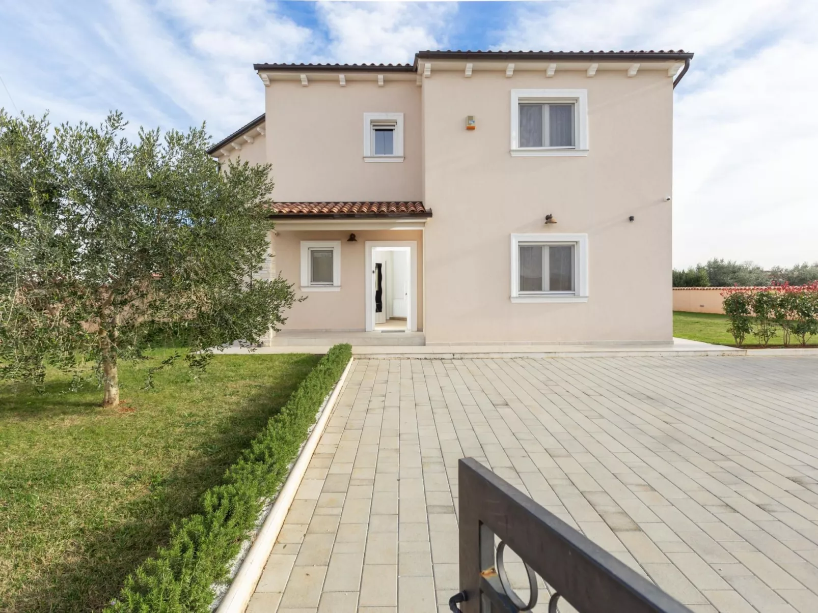 Villa Magica-Draußen