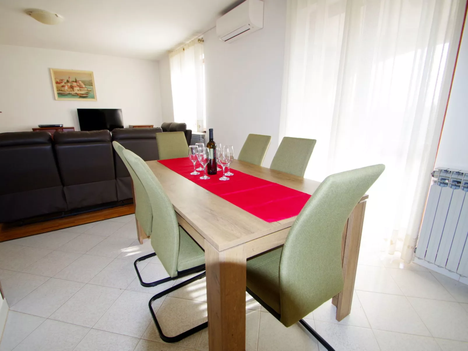 Mit privatem Pool und Garten-Dedans