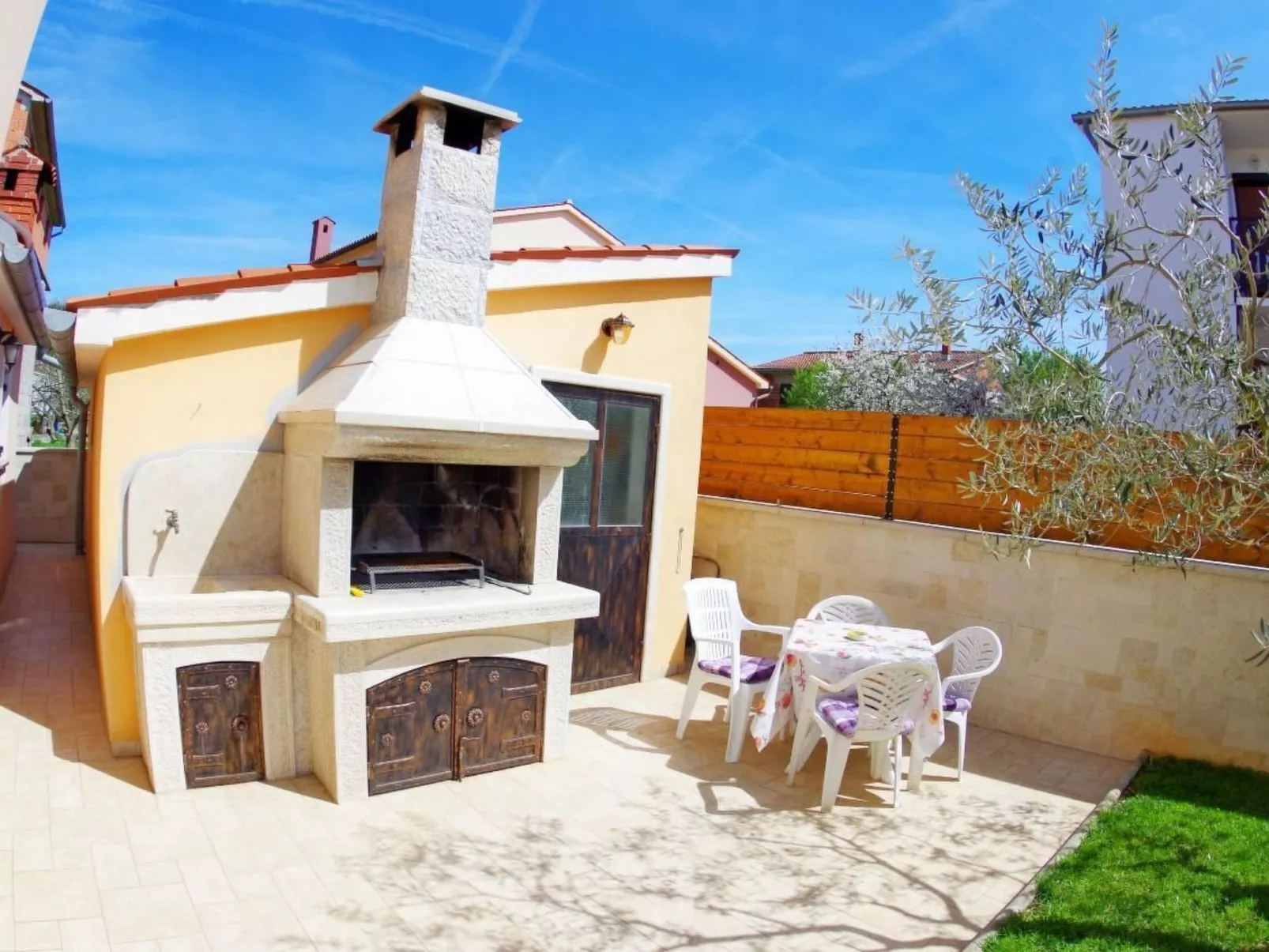 "Denis" mit Terrasse-Dehors