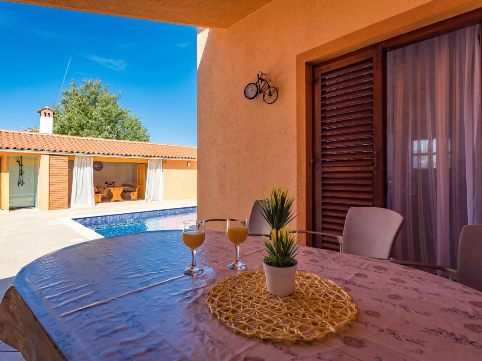 Ferienvilla "Ena"-Draußen