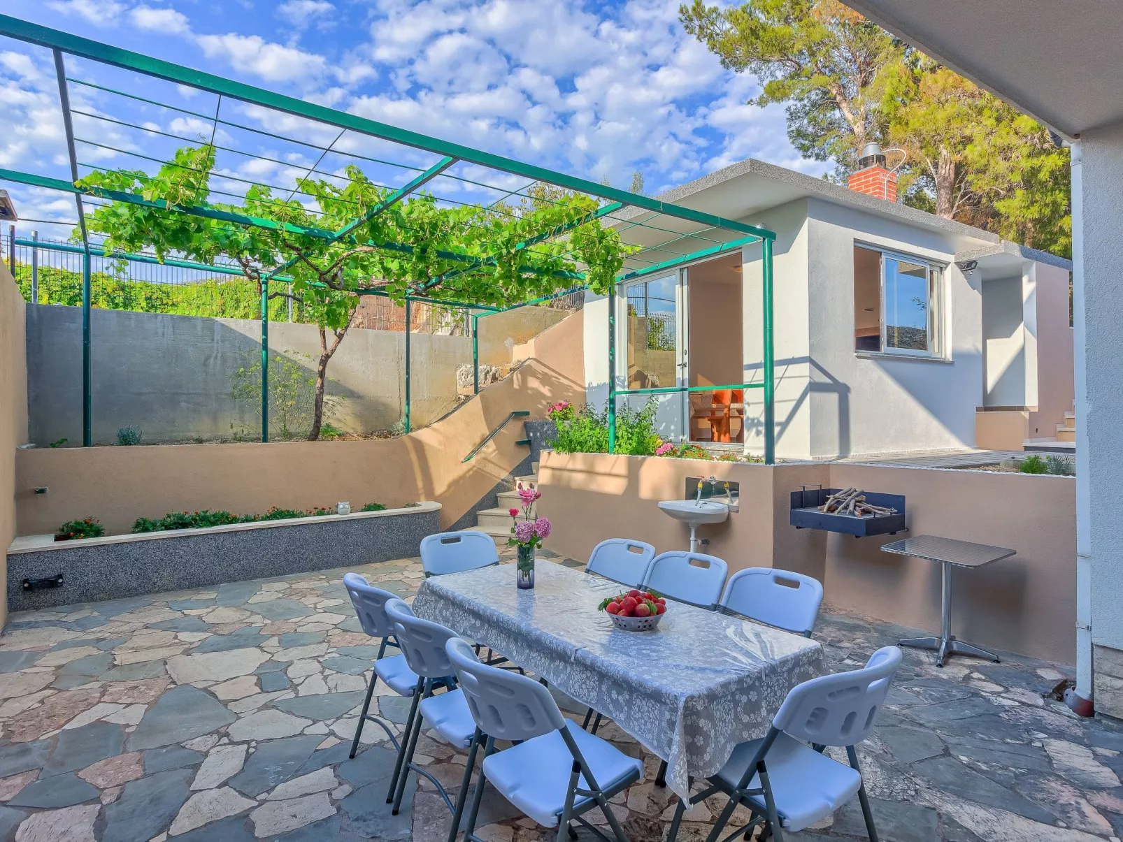 "Villa Rock" mit Blick auf das Wasser-Draußen