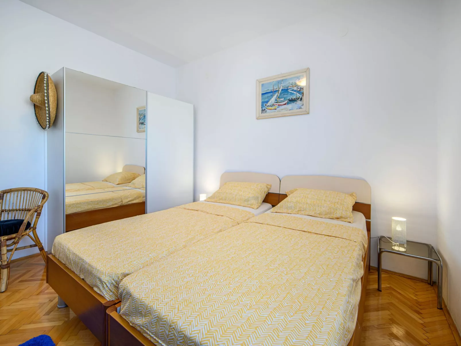 Wohnung mit Blick auf das Wasser-Drinnen