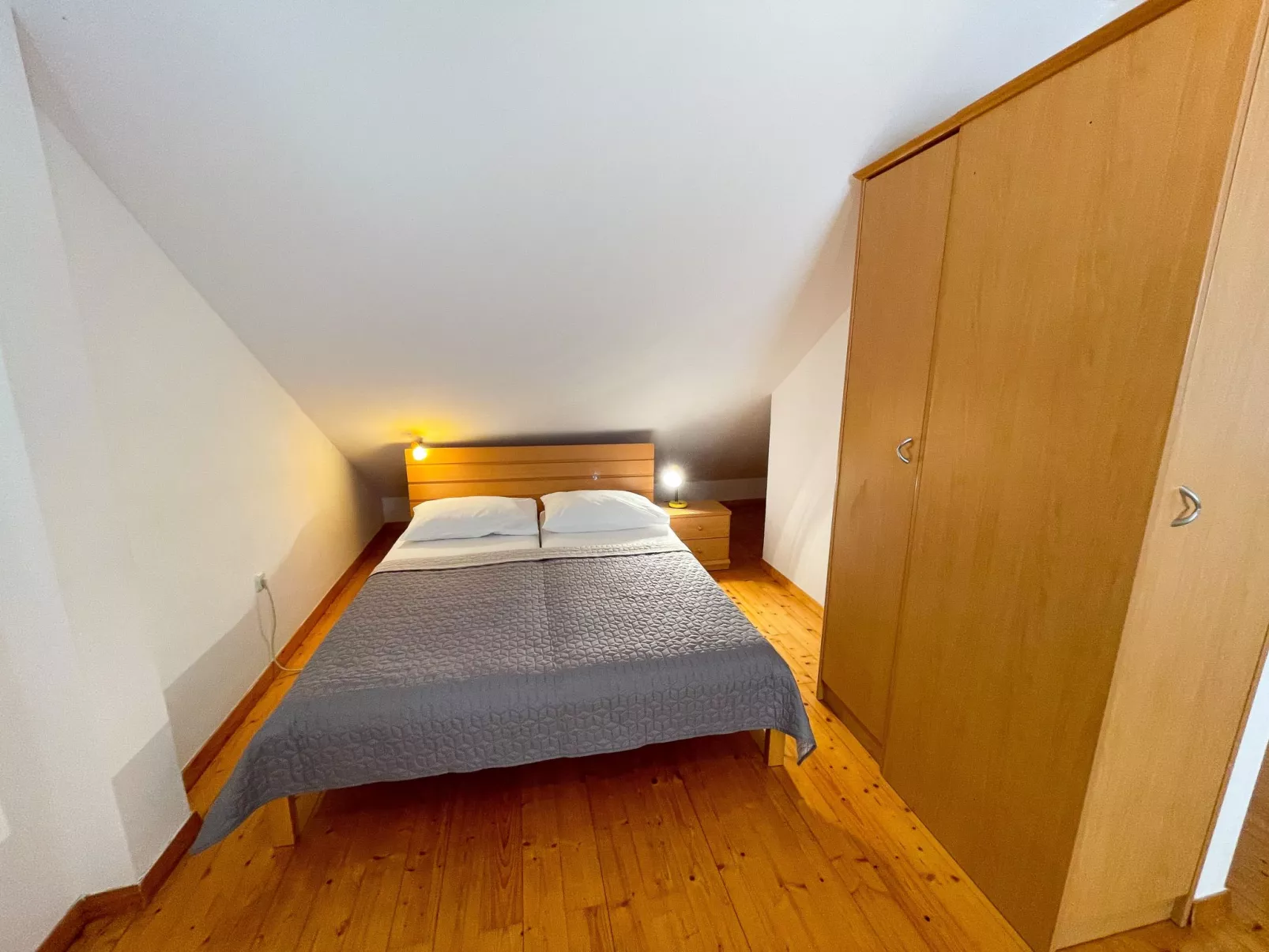 Ljiljana 8 - Drinnen