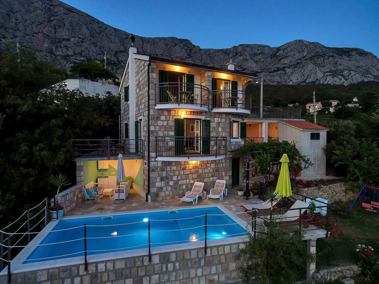 Renoviertes Ferienhaus in Tučepi mit Privatem Pool-Drinnen