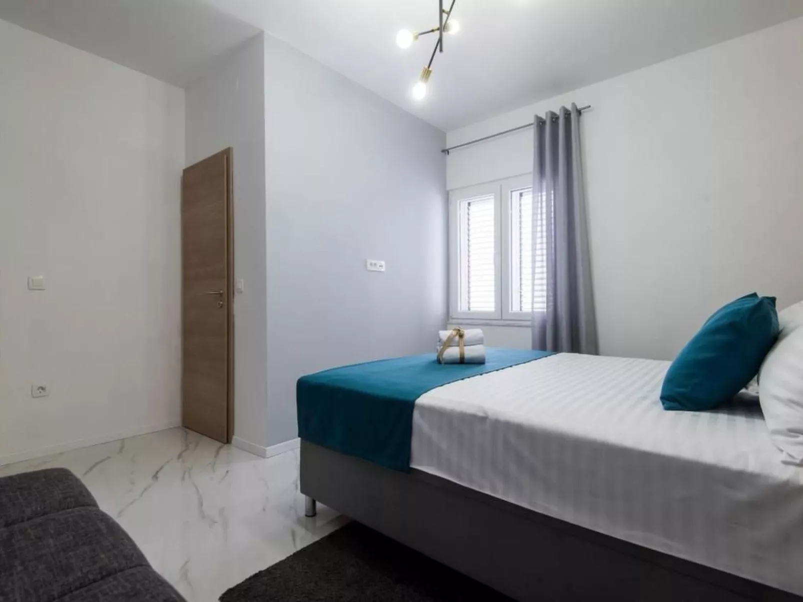 Wohnung in Turanj mit Grill-Drinnen