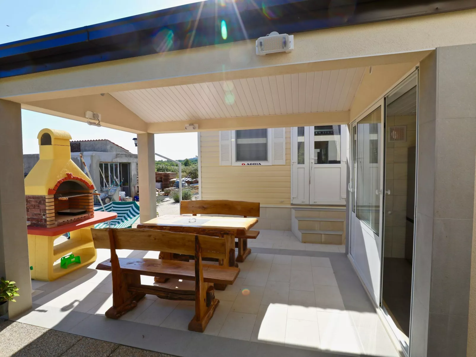 Manora Sucuraj Pool Gästehaus-Outside