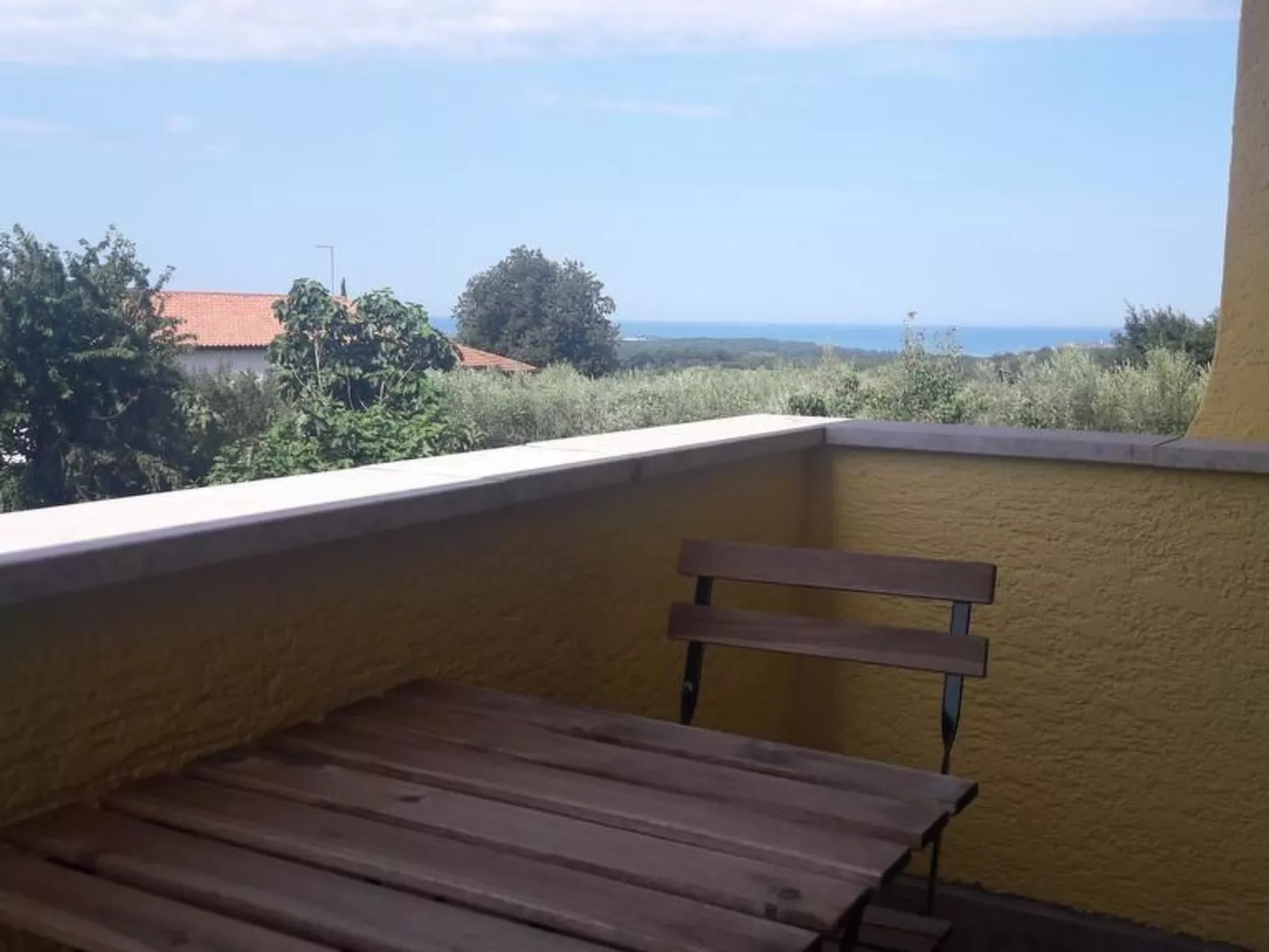 Chiara in Rogivici-Outside