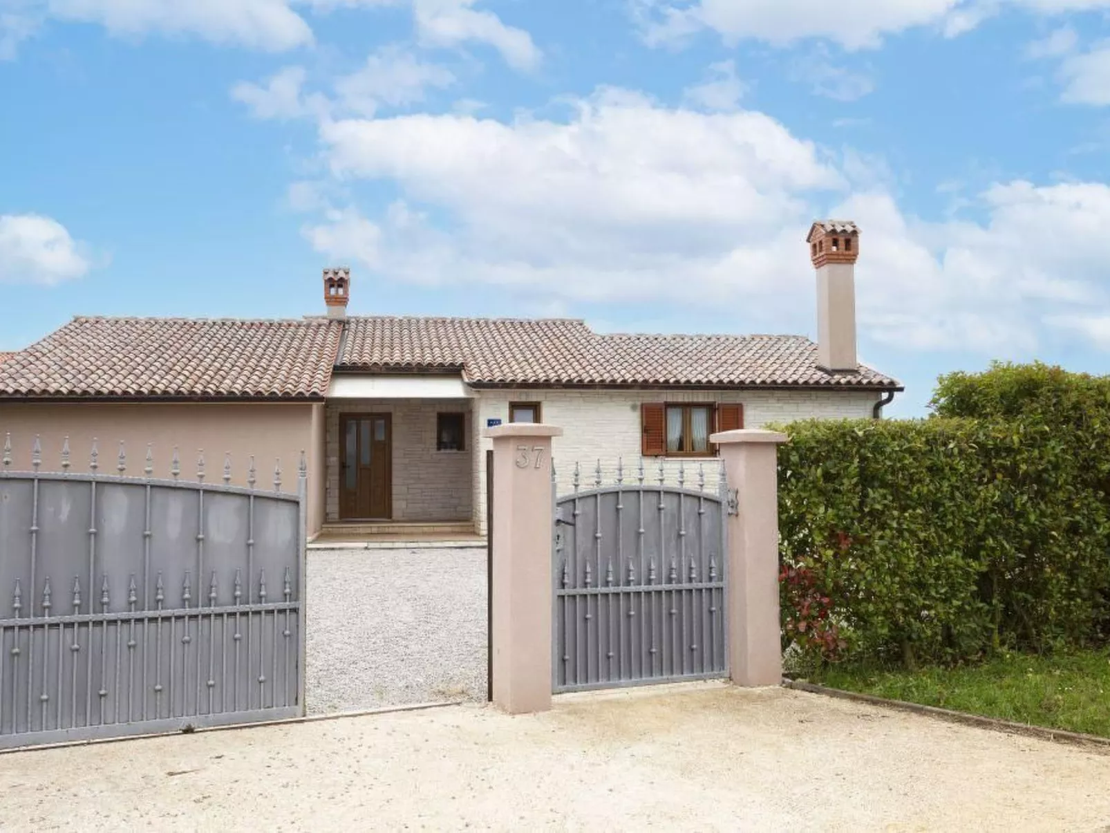 "Villa Mirela" mit Terrasse-Draußen