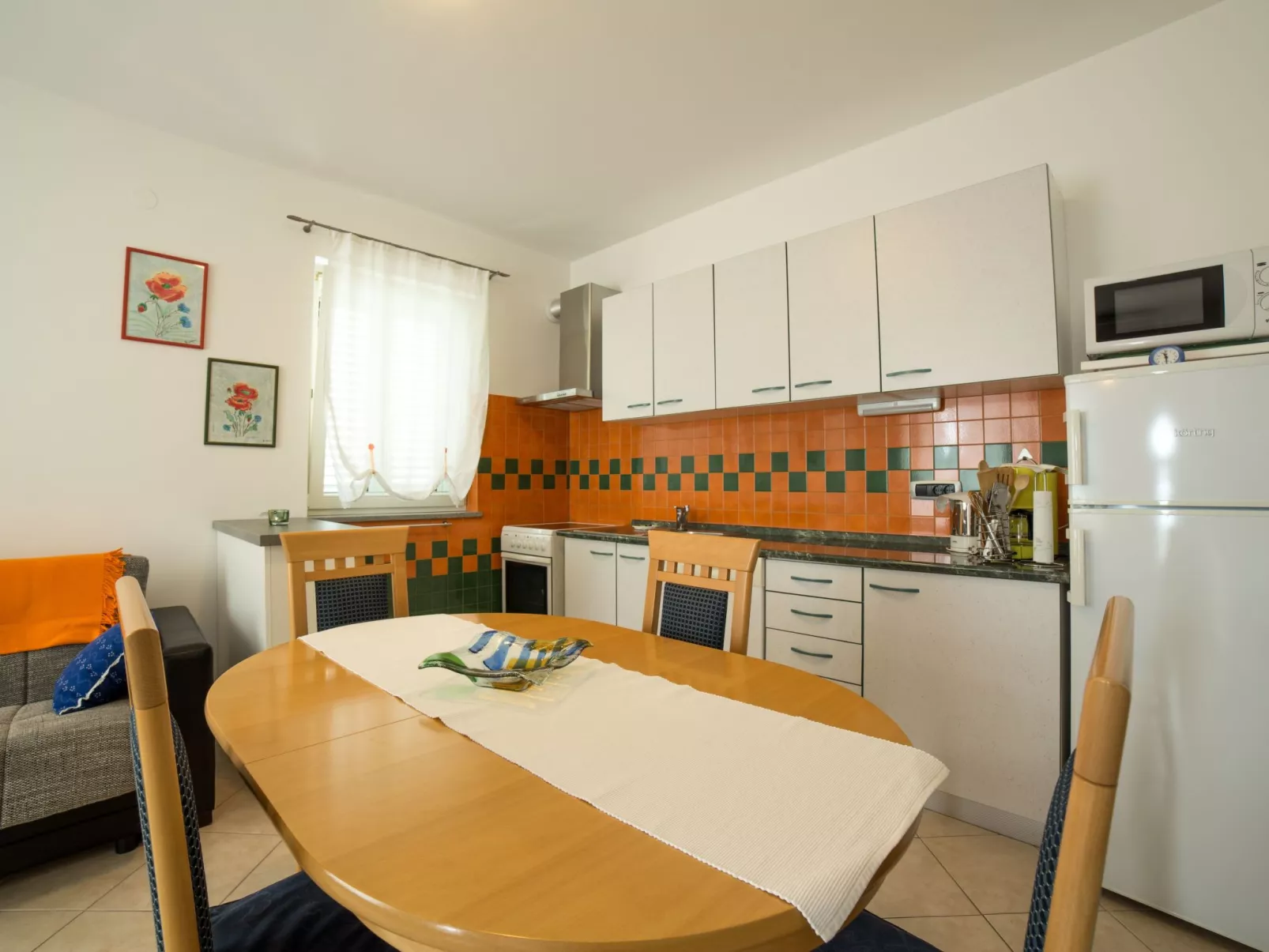 Wohnung mit Terrasse-Drinnen