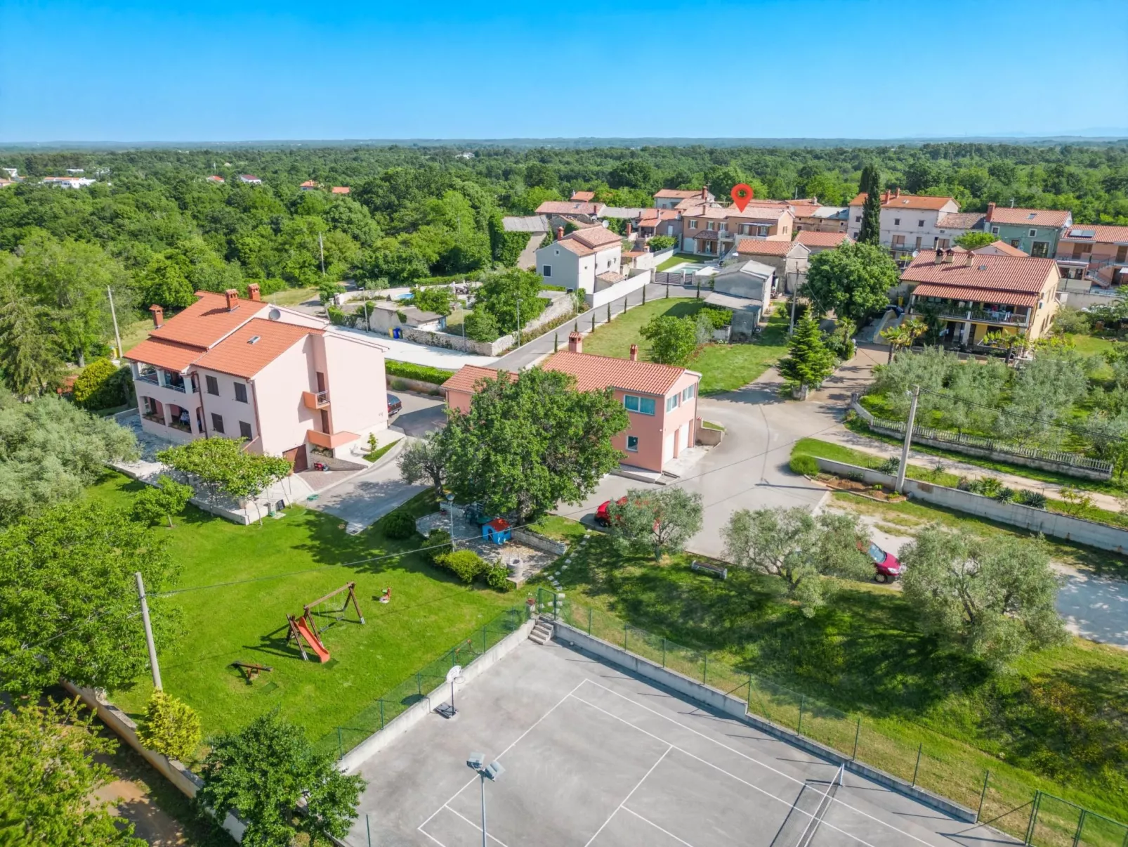 Villa Grande, klimatisiert und mit Pool in Jursici-Outside