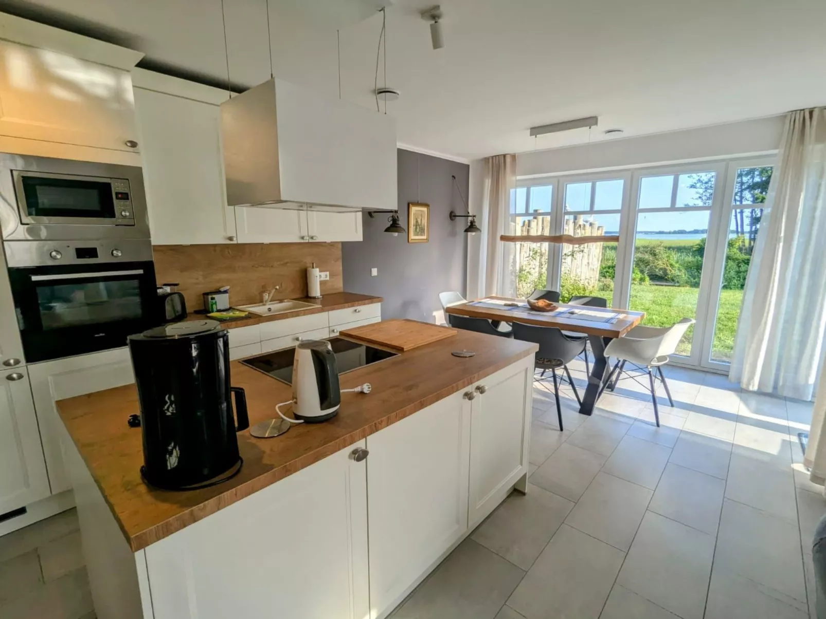 Admiral's Corner Luv